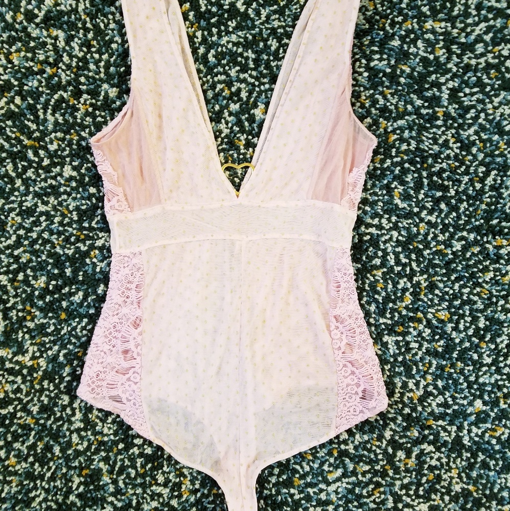 Free People Breaking Hearts Pink Bodysuit, size M - Picture 4 of 6